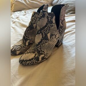 A New Day size 9 neutral Snake-Print Pointed Toe Ankle Cut Out Bootie